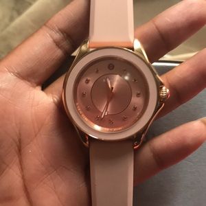 Michelle watch, comes with a box No receipt.